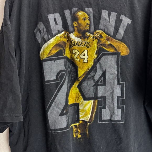 Kobe Bryant Black Mamba Vintage Majestic NBA Shirt Size XXL - Picture 2 of 9